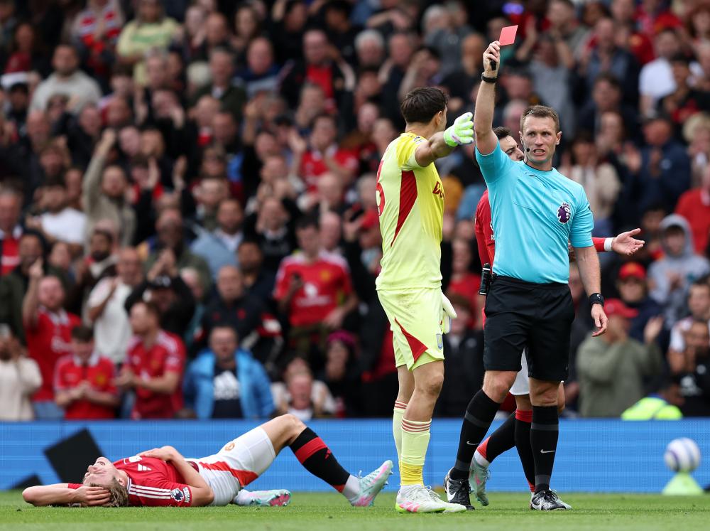 国米官方：阿切尔比右大腿股二头肌拉伤，据悉将缺席一个月